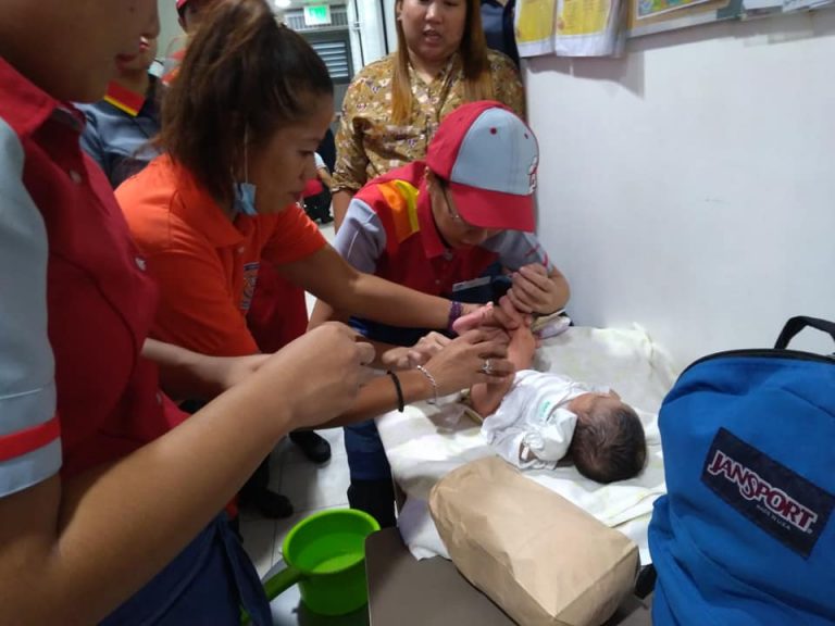 Jollibee employees take care of an abandoned baby | DailyPedia